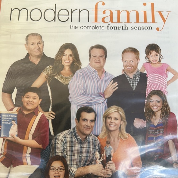 Modern Family DVDs 3rd & 4th Season - Picture 3 of 7